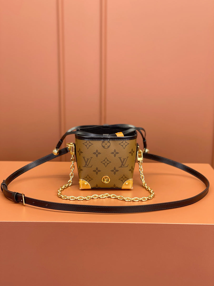 Noé Geldbörse LV Charms Monogramm Rückseite