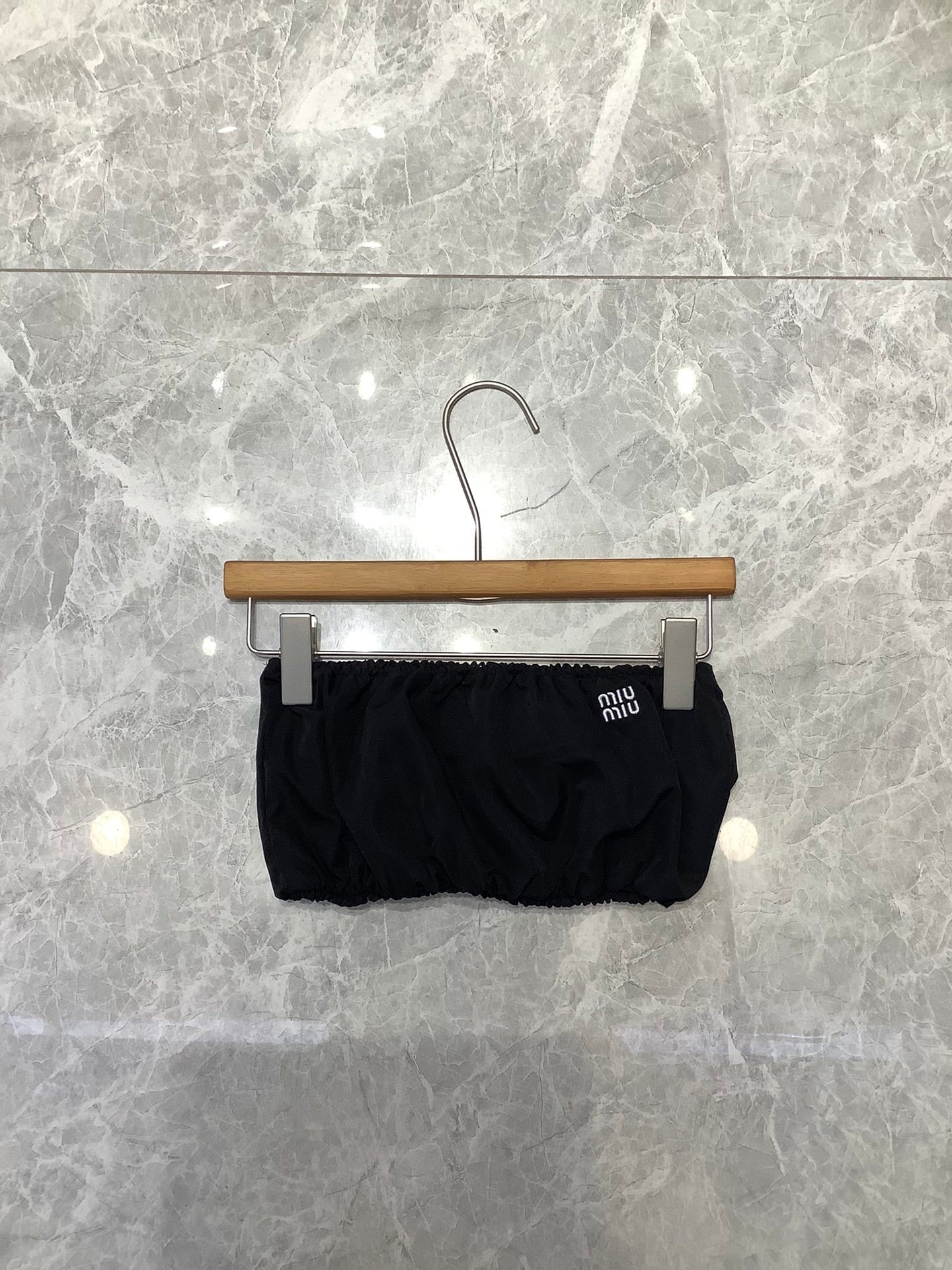 Gerafftes Bandeau-Top in lebendigen Farbtönen 