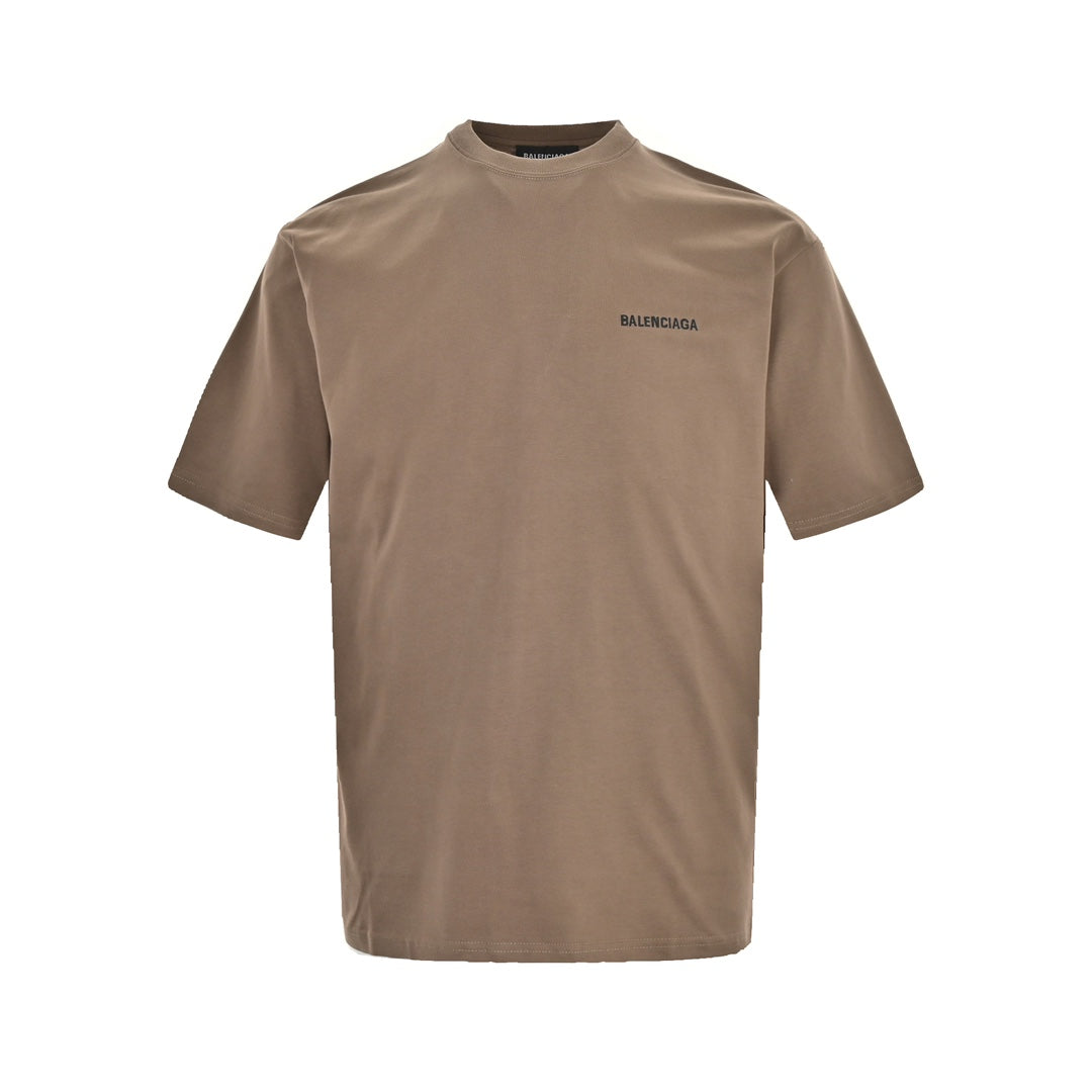 Kurze Ärmel mit gestickten Buchstaben auf Vorder- und Rückseite 