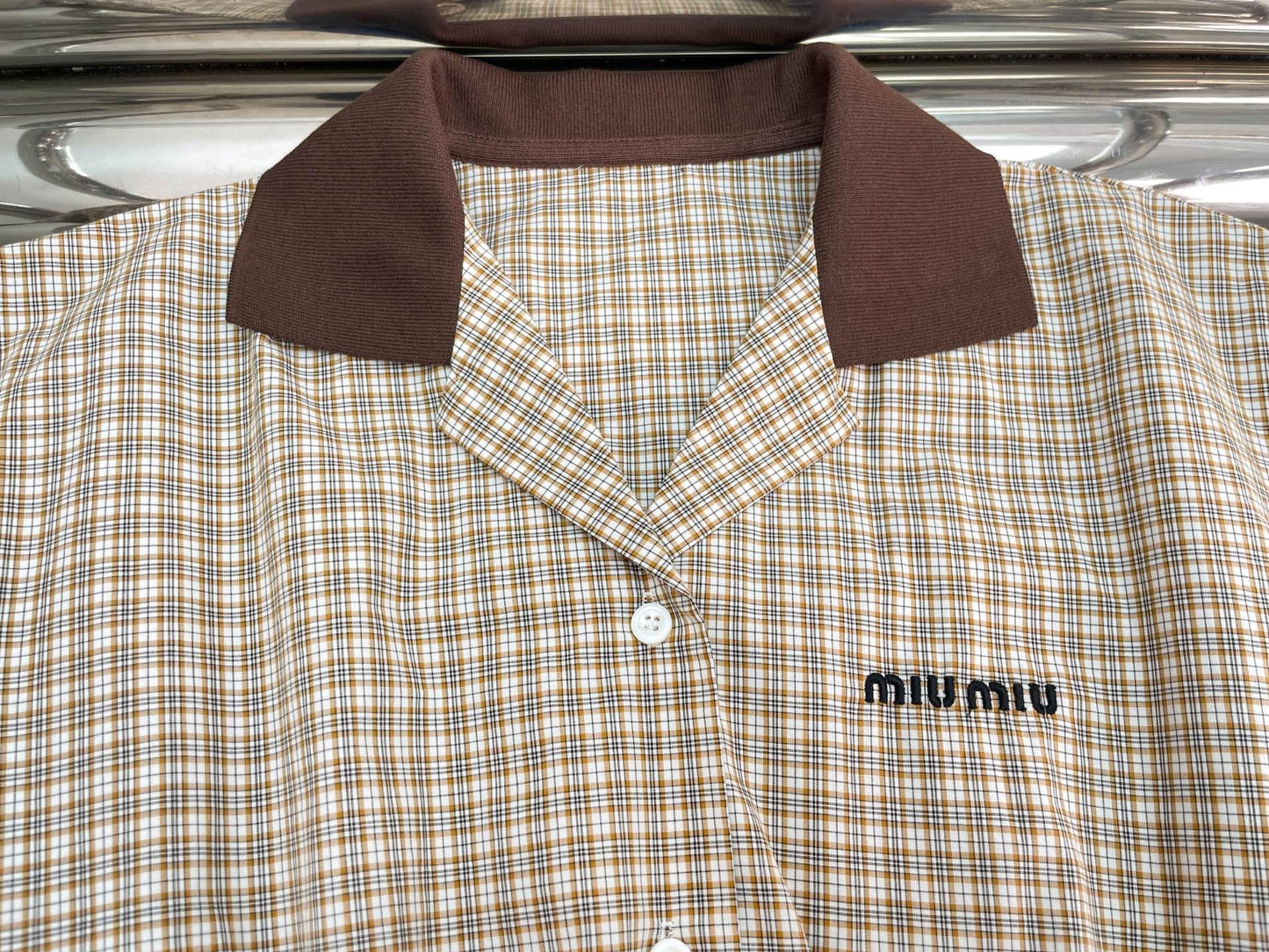 Kariertes Hemdblusenkleid mit Kontrastkragen und Kordelzug in der Taille 