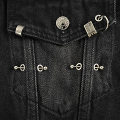 Veste en jean à bout effiloché et rivets
