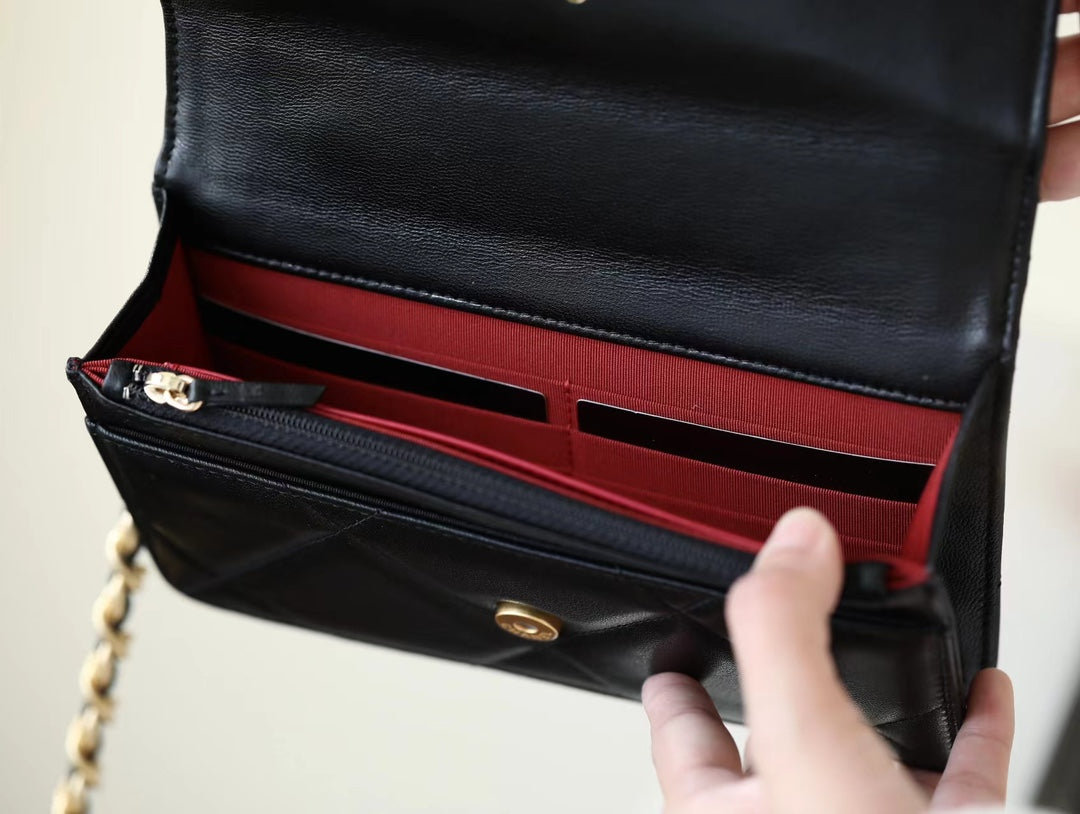 WOC Geldbörse auf Kettentasche