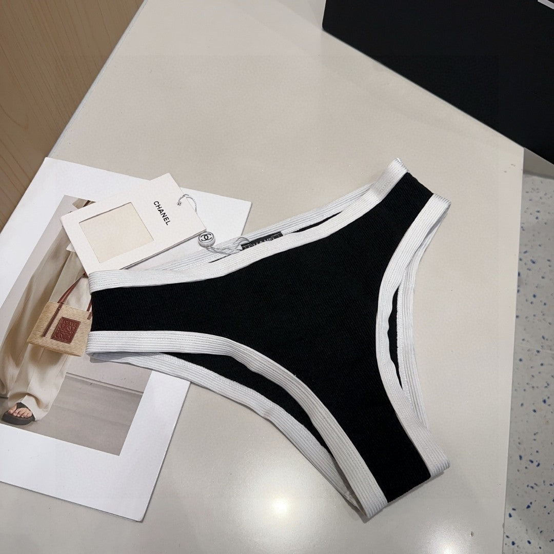 Bikini côtelé noir et blanc avec accessoires convertibles 