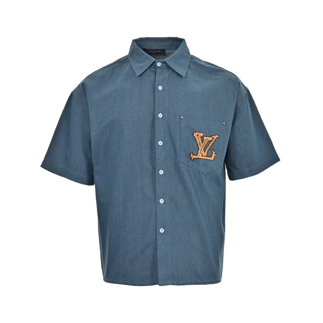 Jeansanzug mit aufgesticktem Buchstabenlogo aus Hanfseil