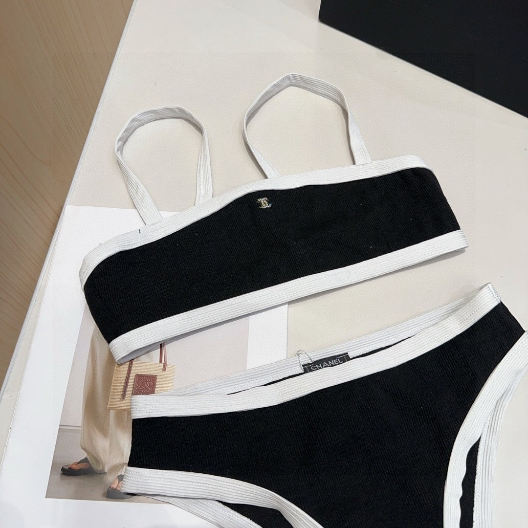 Bikini côtelé noir et blanc avec accessoires convertibles 