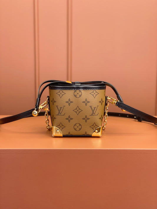 Noé Geldbörse LV Charms Monogramm Rückseite