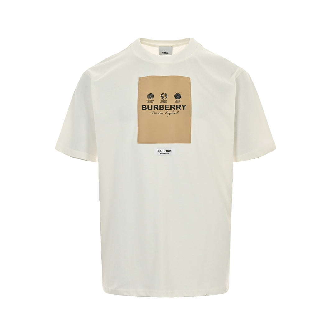 Kurze Ärmel mit Brustpatch-Label 