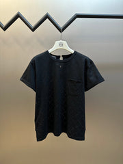 T-shirt ras du cou noir avec matelassage en strass et accessoires au dos 