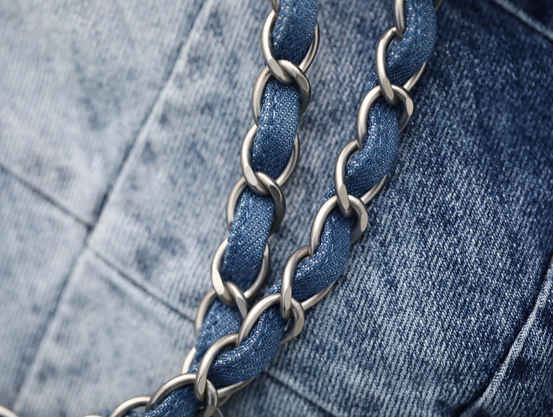 Handtasche Washed Denim &amp; silberfarbenes Metall Light