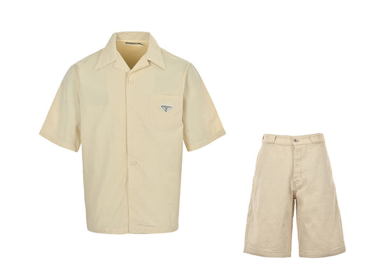 Kurzarmhemdanzug mit dreieckiger Tasche