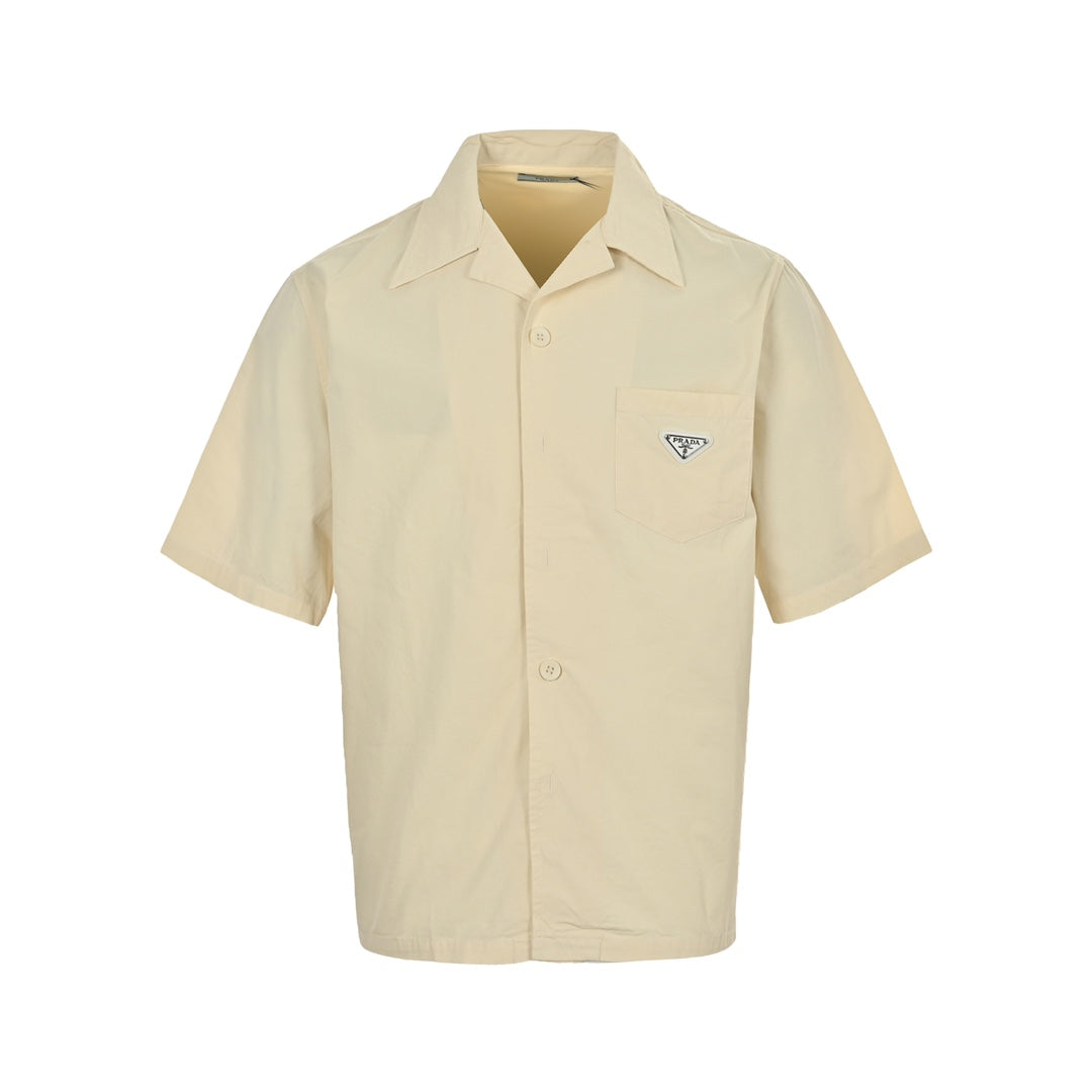 Kurzarmhemdanzug mit dreieckiger Tasche