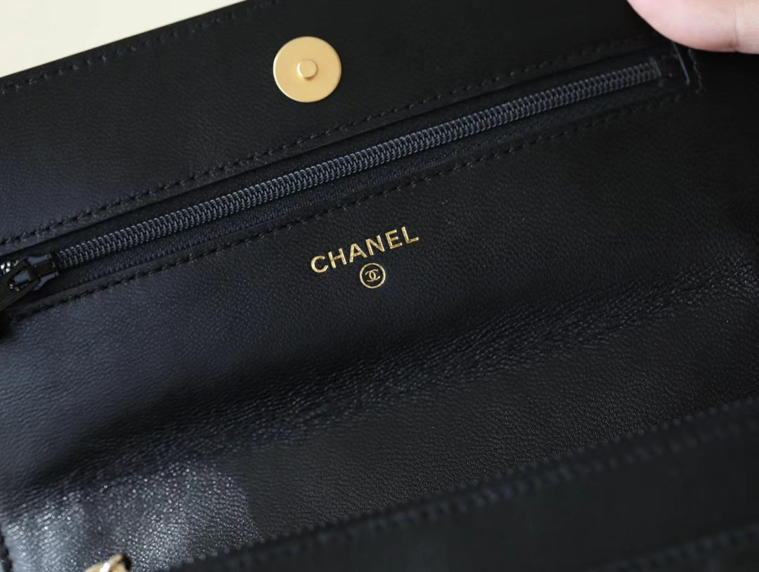 WOC Geldbörse auf Kettentasche