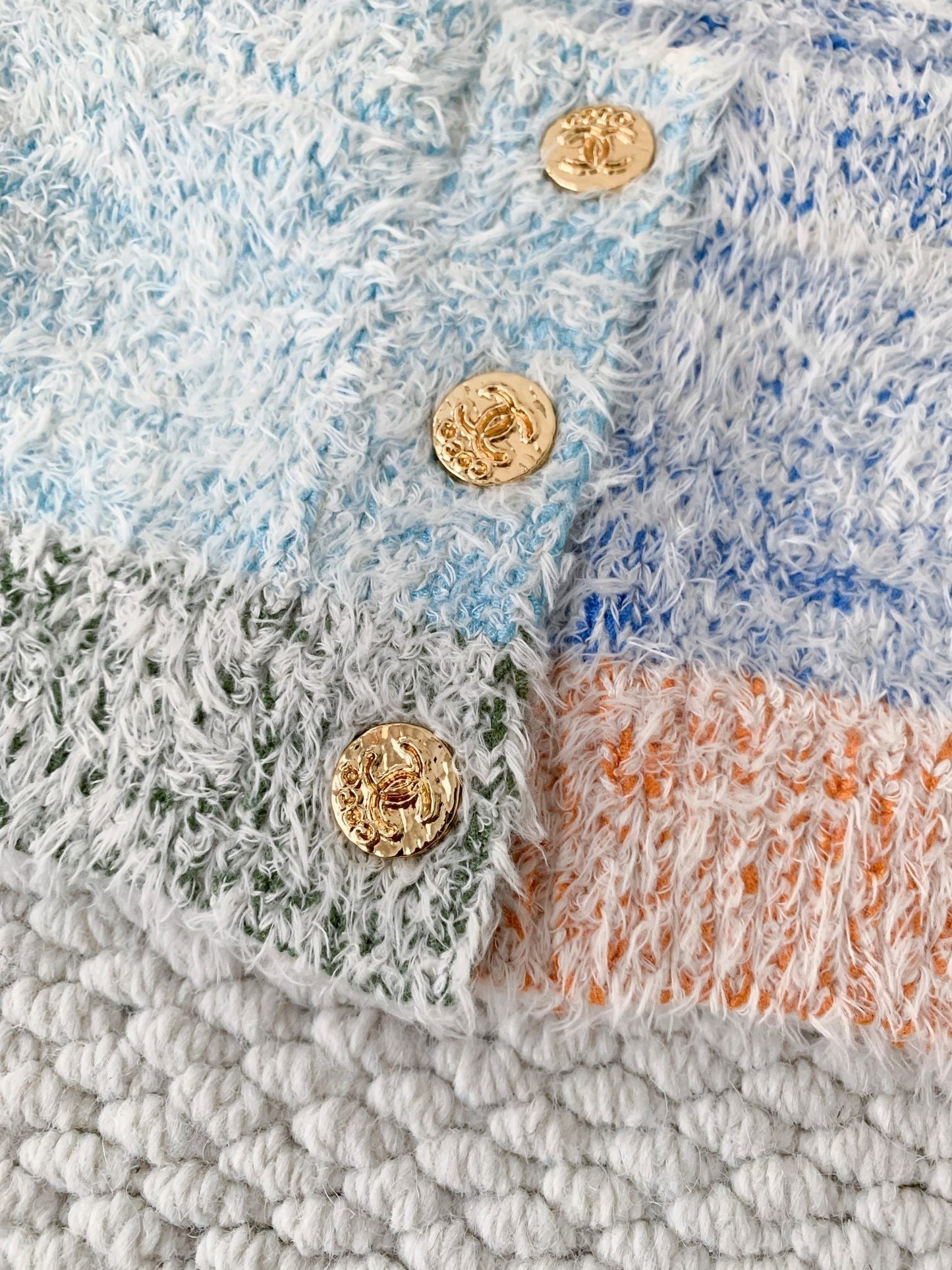 Haut bandeau en tricot à blocs de couleurs avec accents dorés 