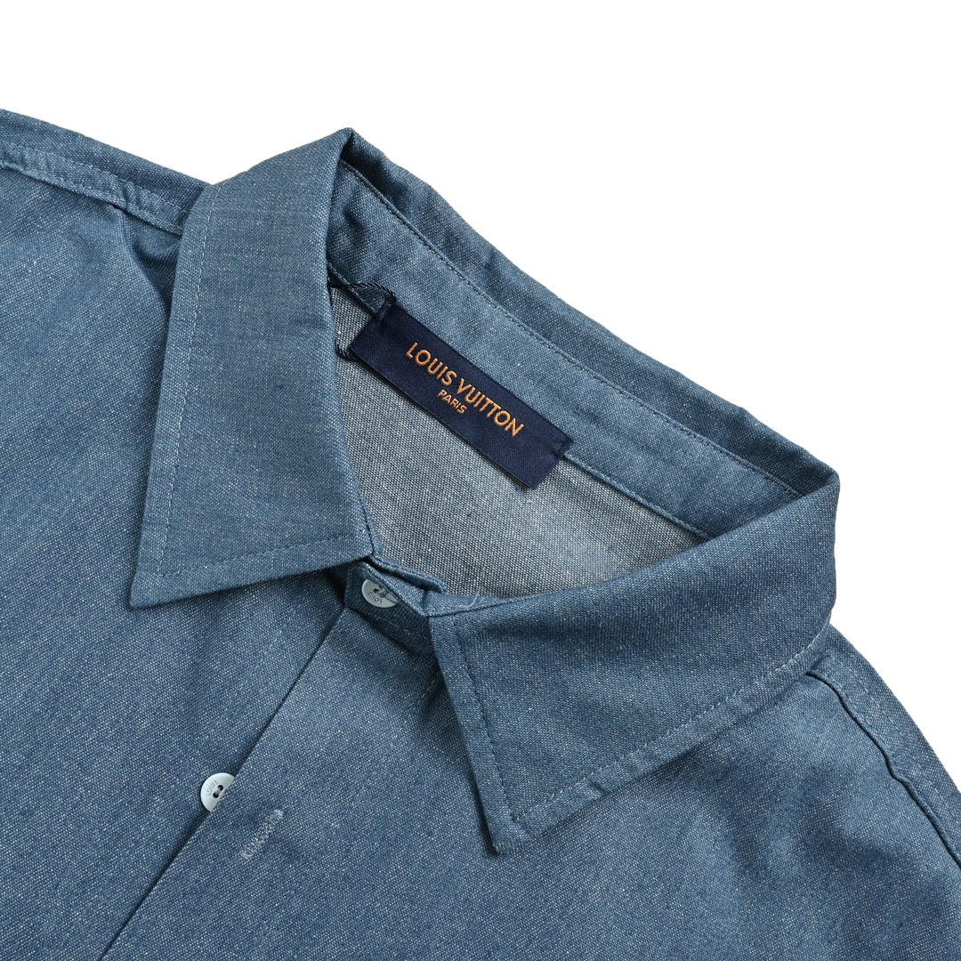 Jeansanzug mit aufgesticktem Buchstabenlogo aus Hanfseil