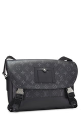 Monogram Eclipse Voyager Messenger PM - Schwarz 