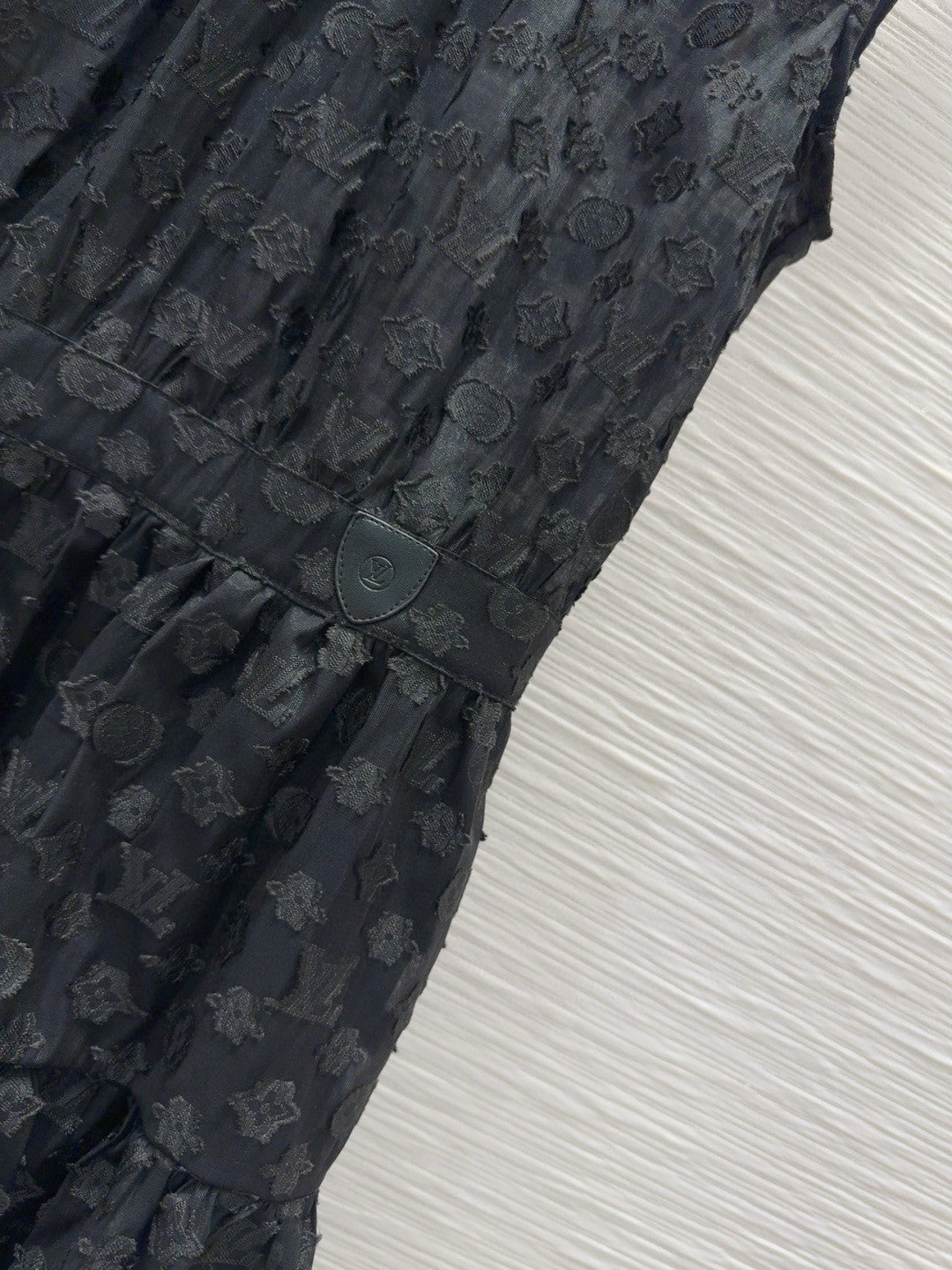 Robe midi à volants en dentelle noire 