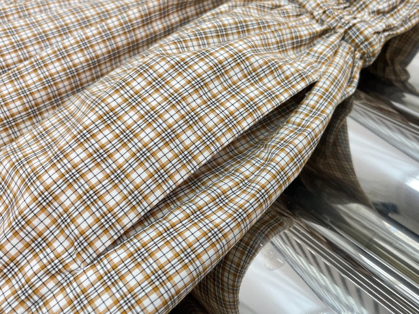 Kariertes Hemdblusenkleid mit Kontrastkragen und Kordelzug in der Taille 