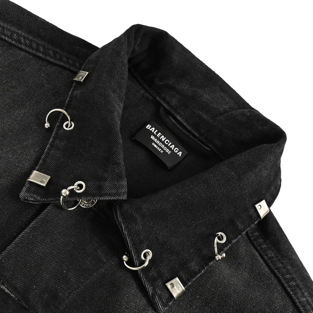 Jeansjacke mit Nietendurchbruch und Feuerzehe