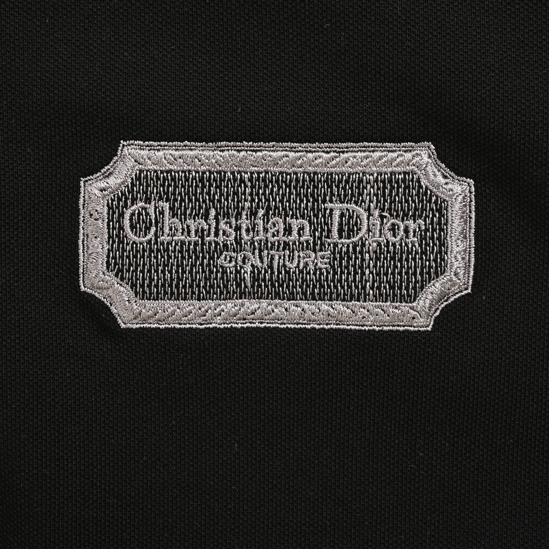 Poloshirt mit silberner Logo-Stickerei und kurzen Ärmeln 