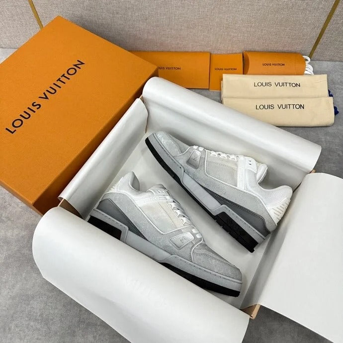 Neue strukturierte Sneaker