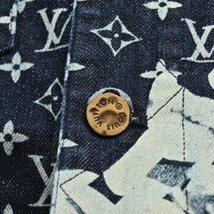 Blaue Jeansjacke mit spitzem Kragen für Alterssichtigkeit