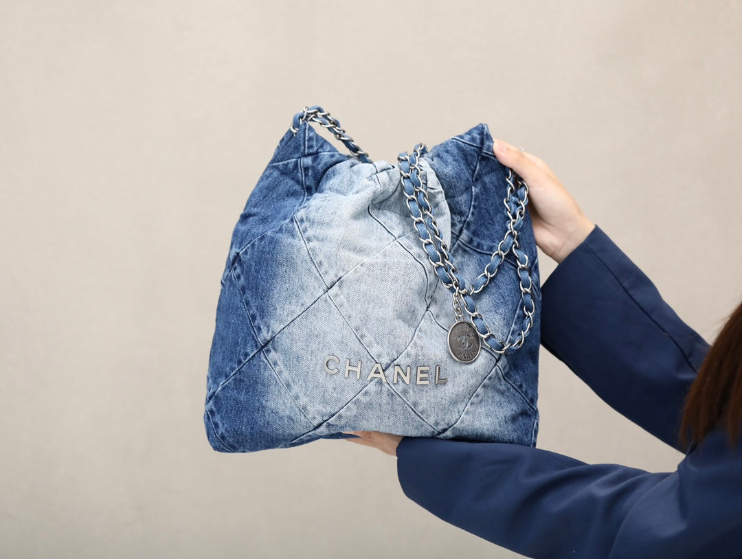 Handtasche Washed Denim &amp; silberfarbenes Metall Light