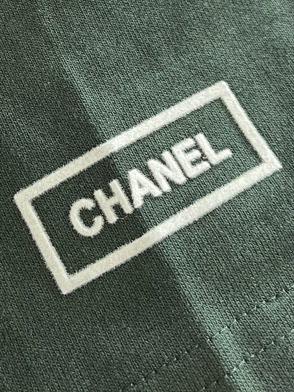 T-shirt avec logo floqué sur l'épaule 24FW