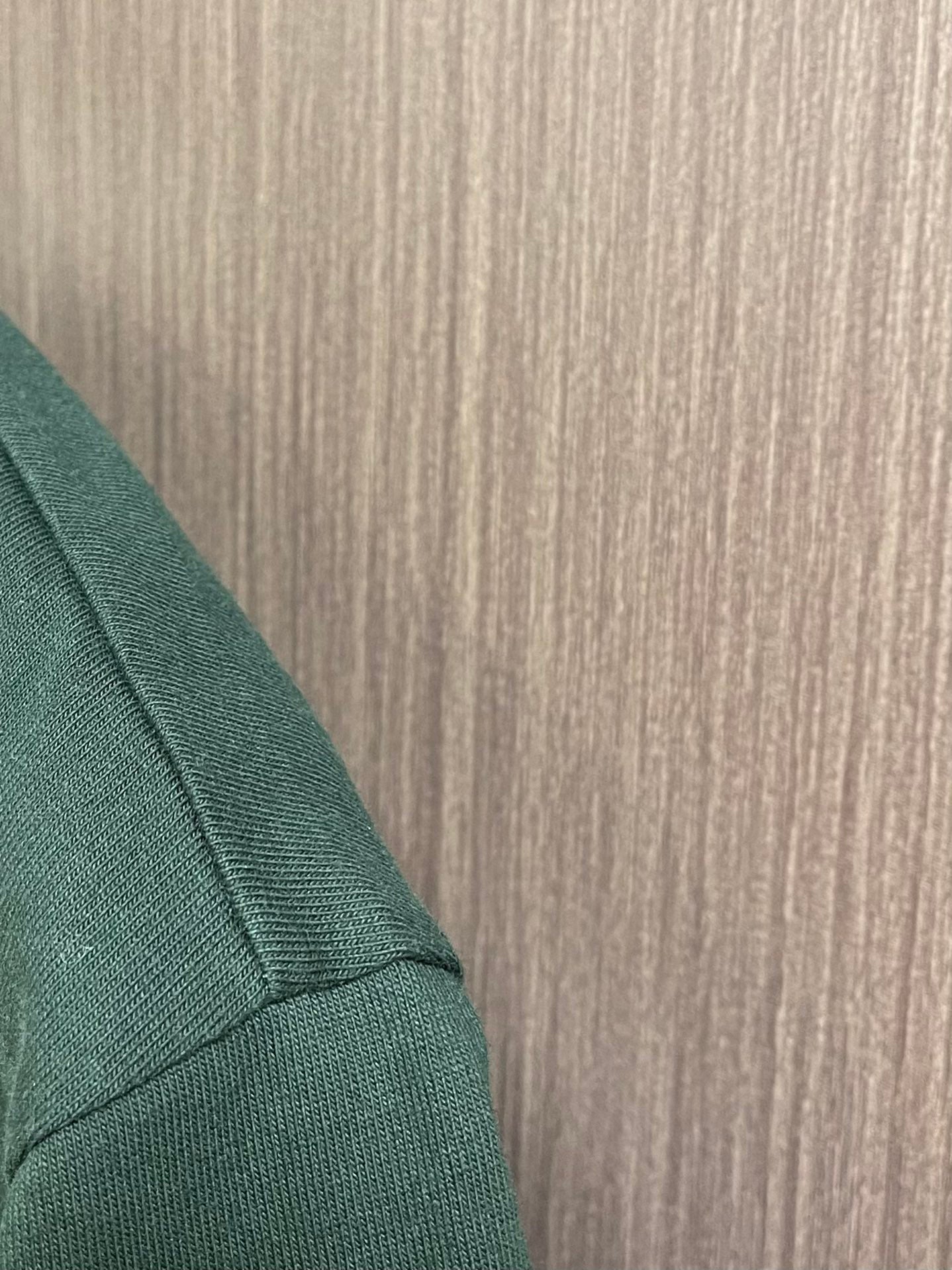 T-shirt avec logo floqué sur l'épaule 24FW