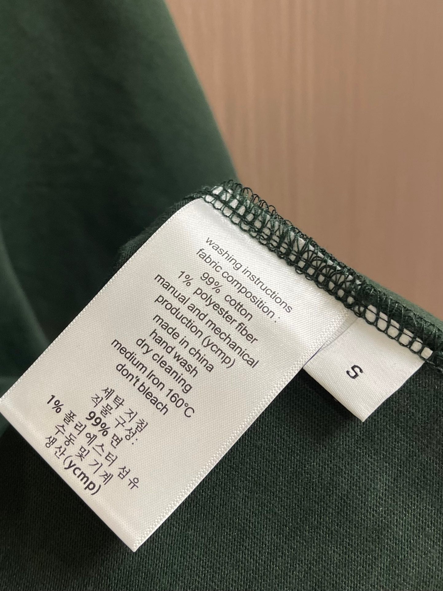 T-shirt avec logo floqué sur l'épaule 24FW