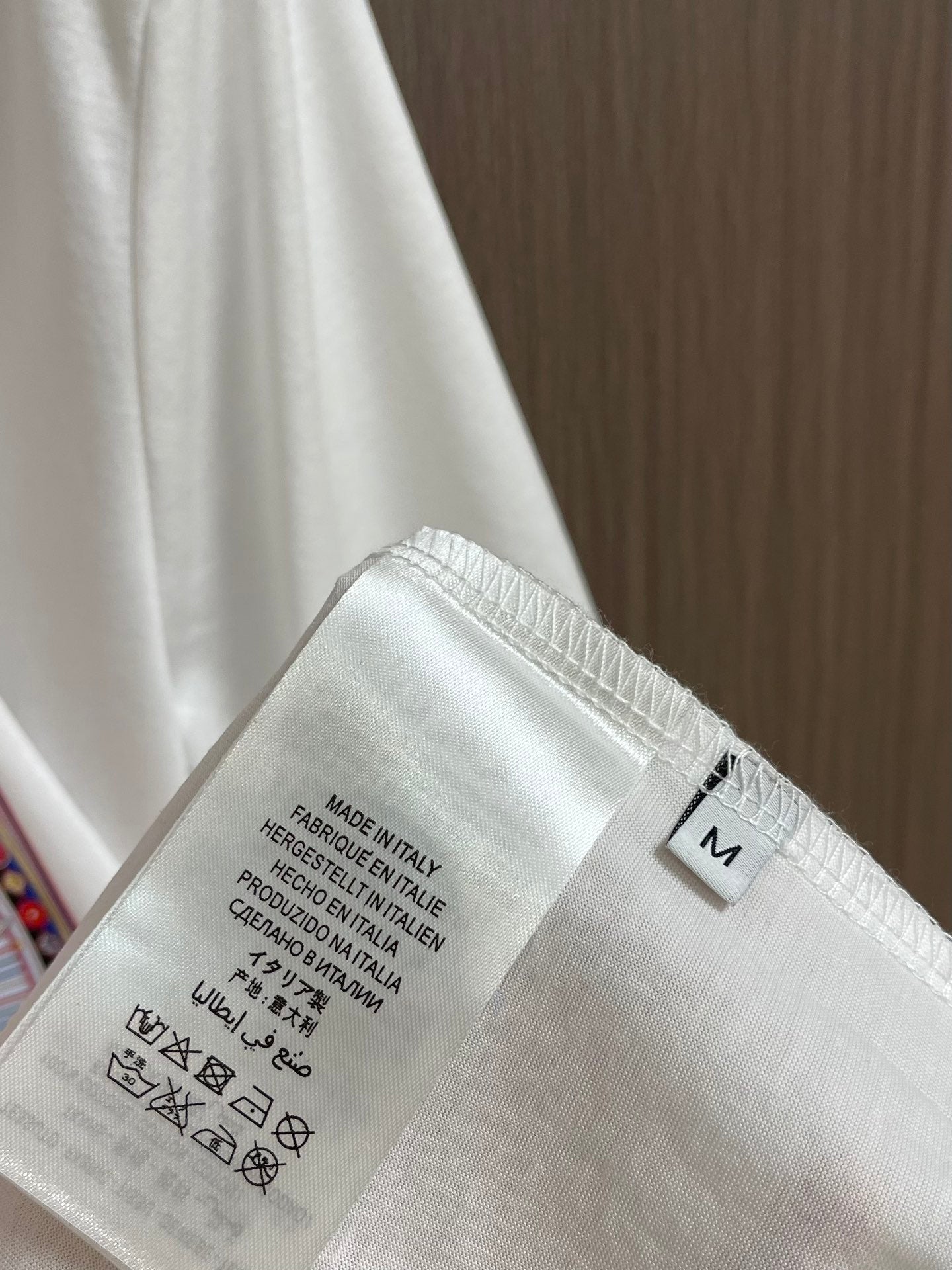 🔥 🔥24FW NOUVEAU T-shirt L Sanhua avec élément de design emblématique