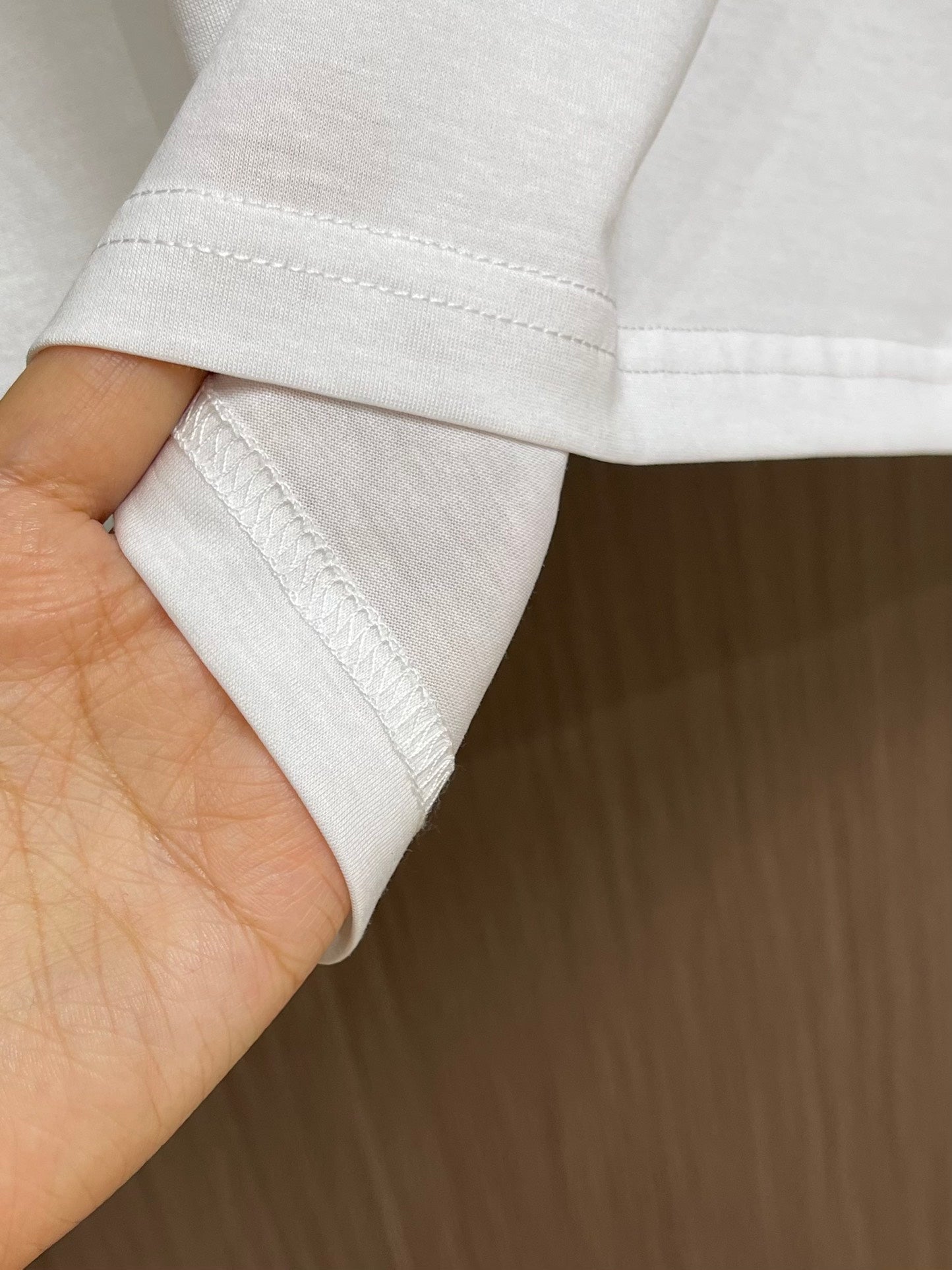 🔥 🔥24FW NOUVEAU T-shirt L Sanhua avec élément de design emblématique