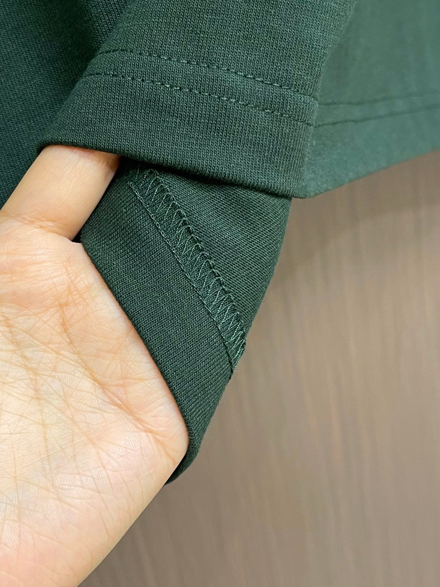 T-shirt avec logo floqué sur l'épaule 24FW