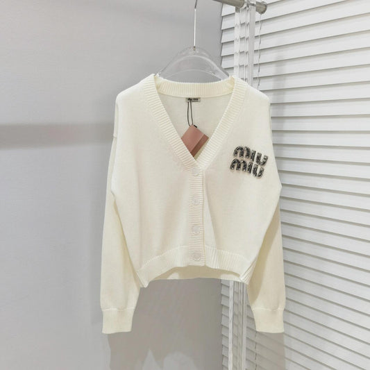 Strickjacke mit Strass-Logo