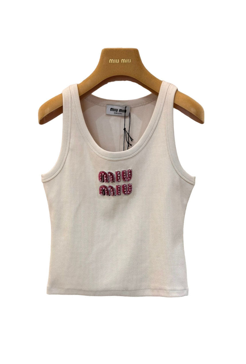 Handbesticktes Leibchen