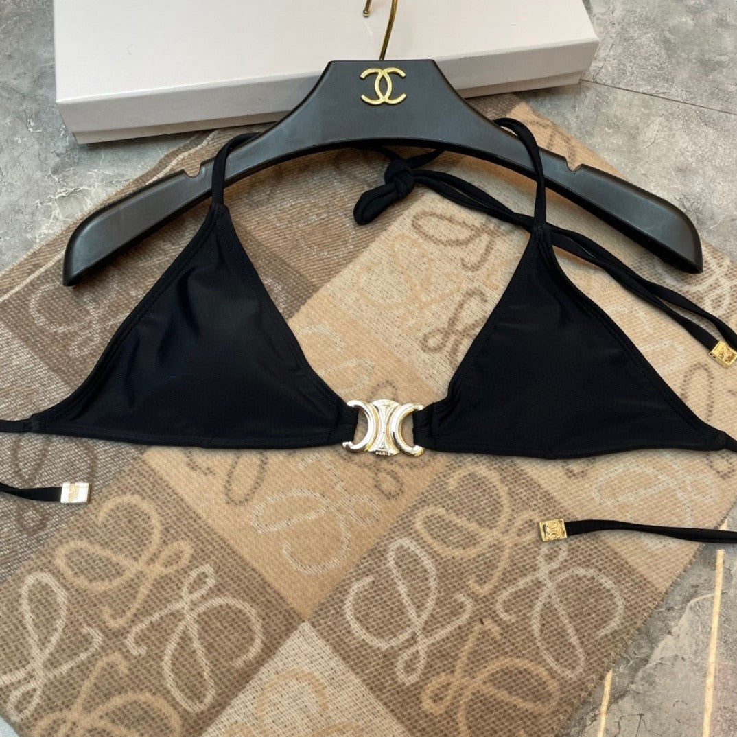 Neuer sexy Bikini-Badeanzug für heiße Mädchen mit großem Metalllogo