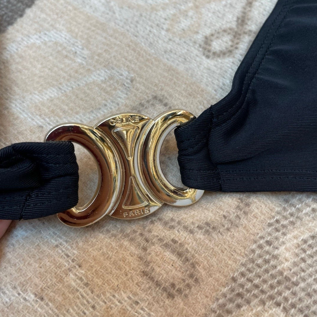 Neuer sexy Bikini-Badeanzug für heiße Mädchen mit großem Metalllogo