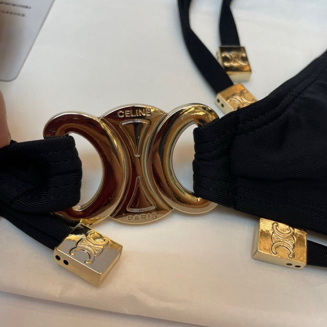 Neuer sexy Bikini-Badeanzug für heiße Mädchen mit großem Metalllogo