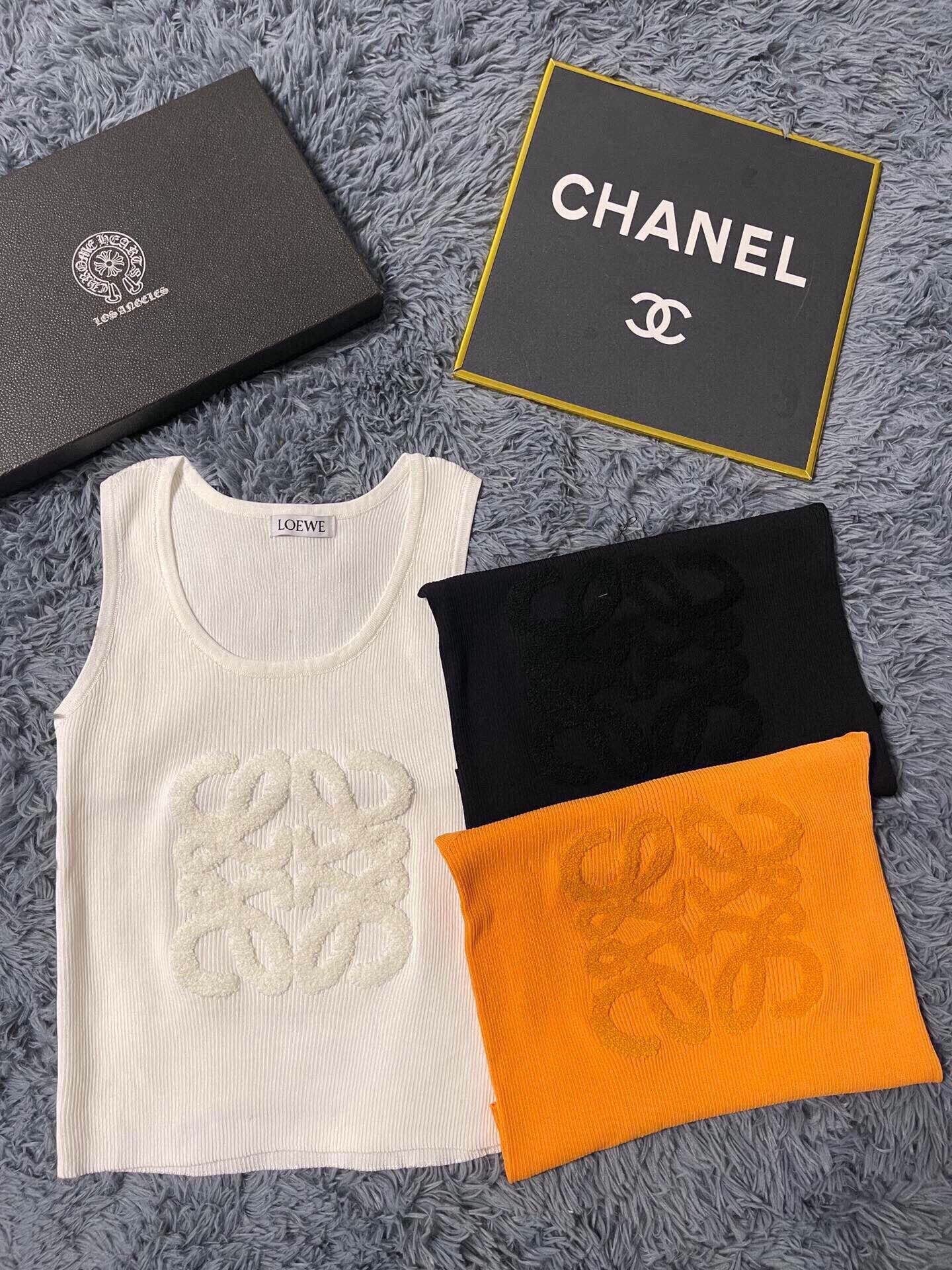 Neue Weste mit einfachem 3D-Logodruck