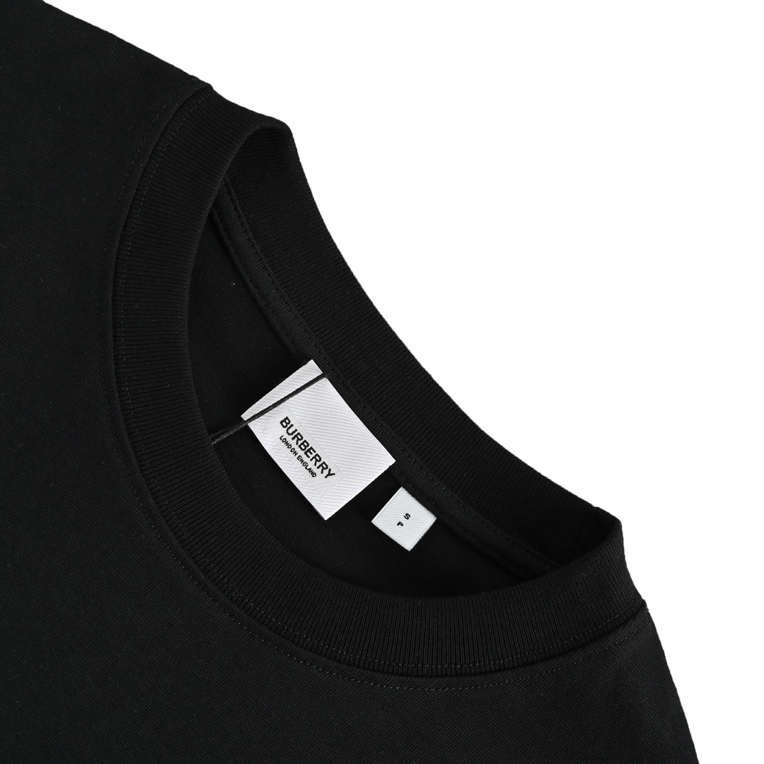 HANDGEZEICHNETES T-SHIRT MITTLERER PASSFORM IN SCHWARZ 