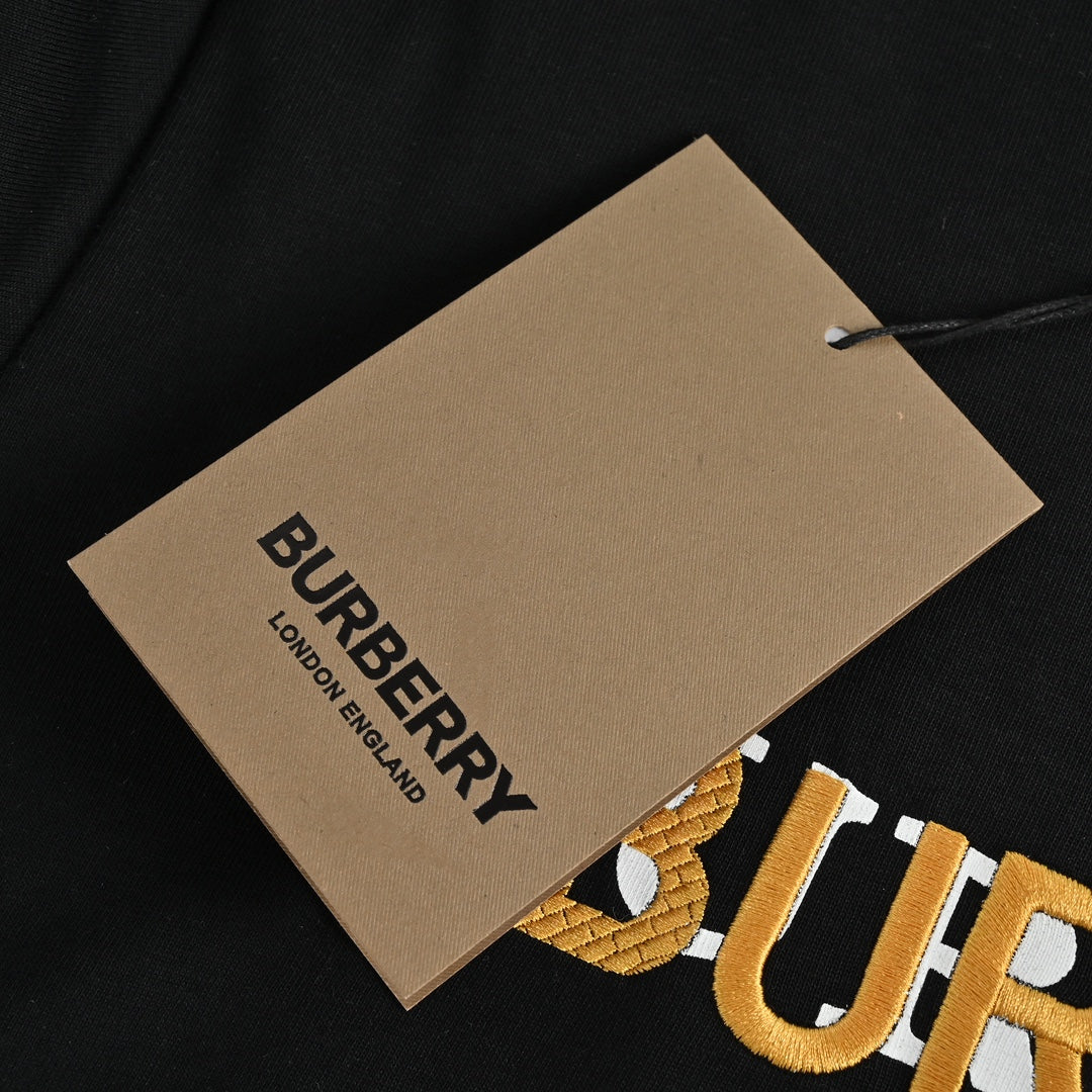 HANDGEZEICHNETES T-SHIRT MITTLERER PASSFORM IN SCHWARZ 