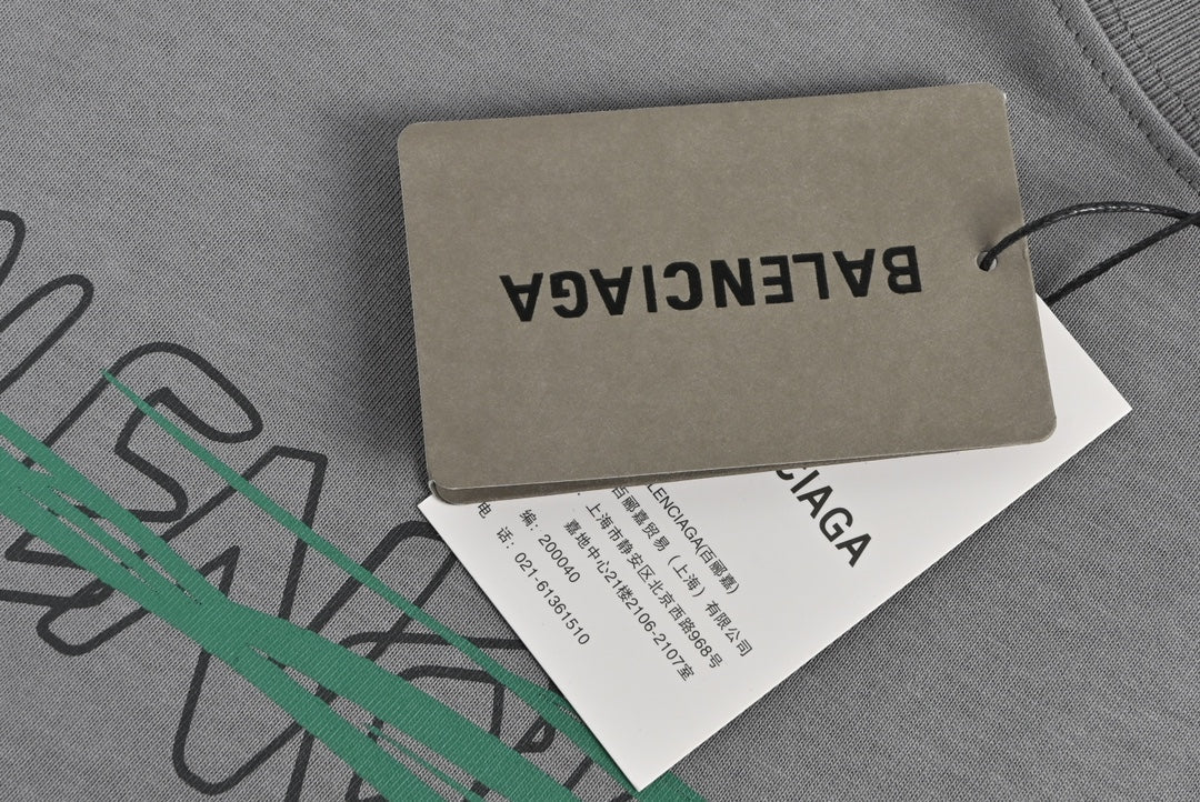 Kurze Ärmel im Graffiti-Stil 