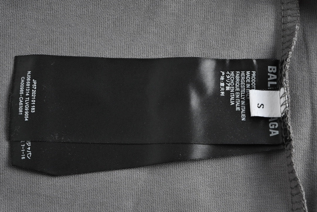 Kurze Ärmel im Graffiti-Stil 