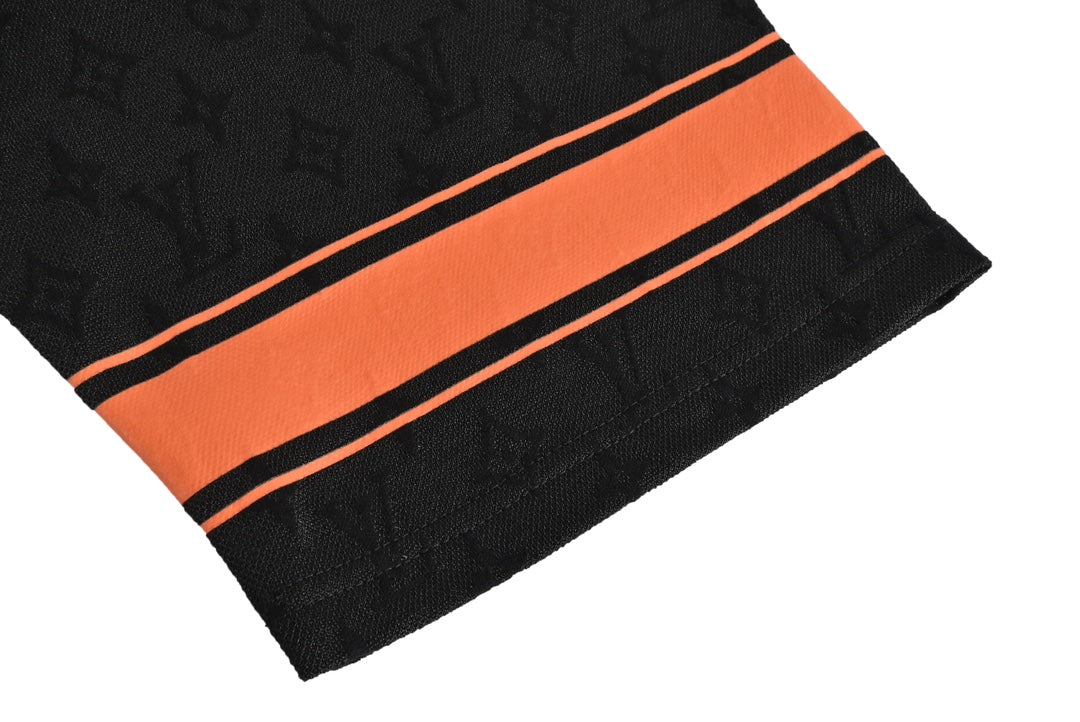 Col en V, manches courtes, lettres orange 