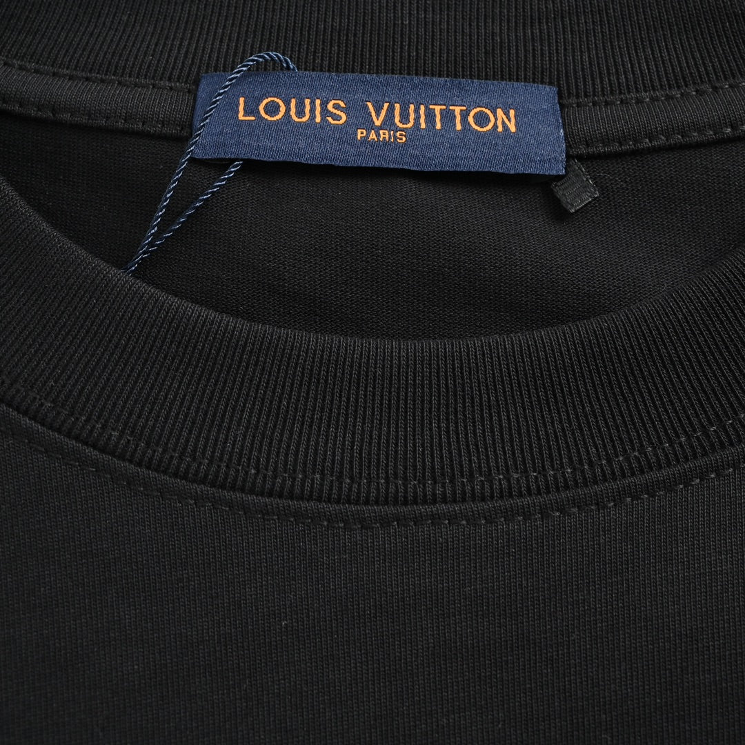 Kurzarmshirt mit handgezeichnetem Buchstaben-Graffiti 