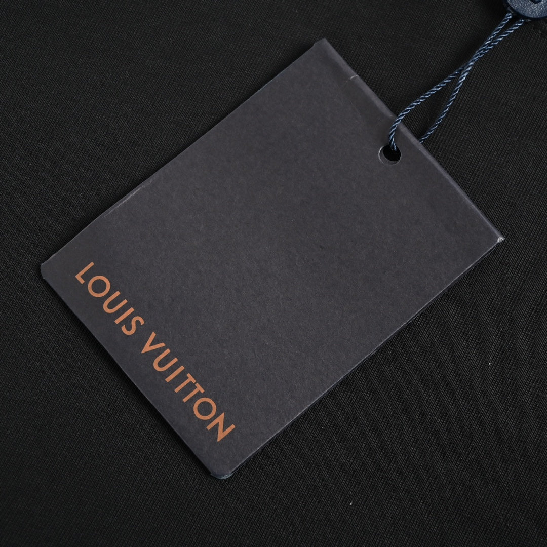 Kurzarmshirt mit handgezeichnetem Buchstaben-Graffiti 