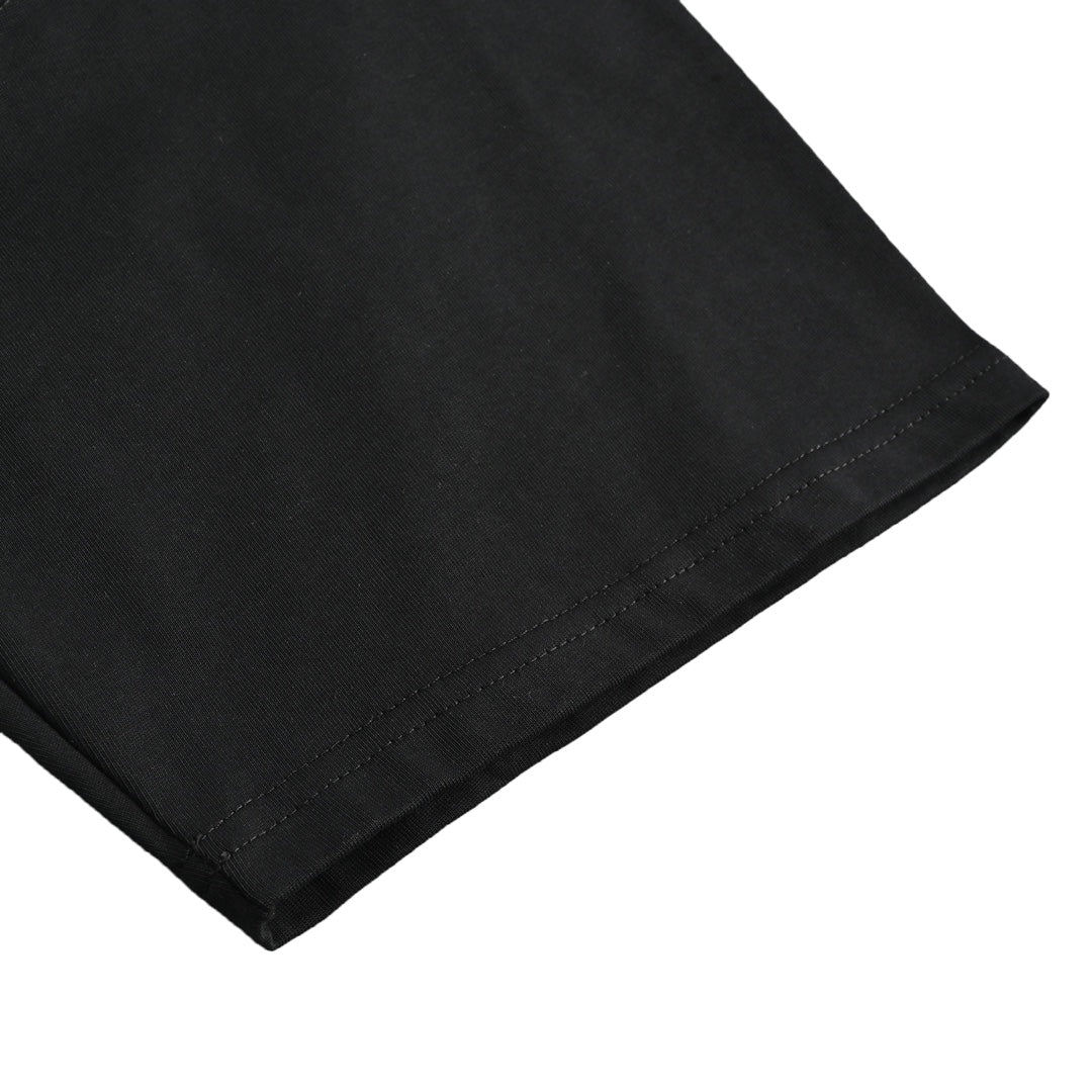 Kurzarmshirt mit handgezeichnetem Buchstaben-Graffiti 