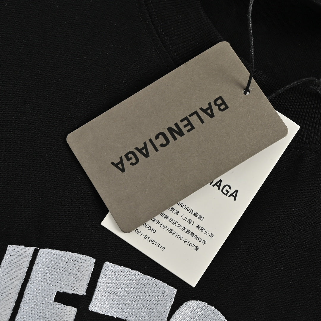 Kurzarm mit umgekehrter Schriftzugstickerei 