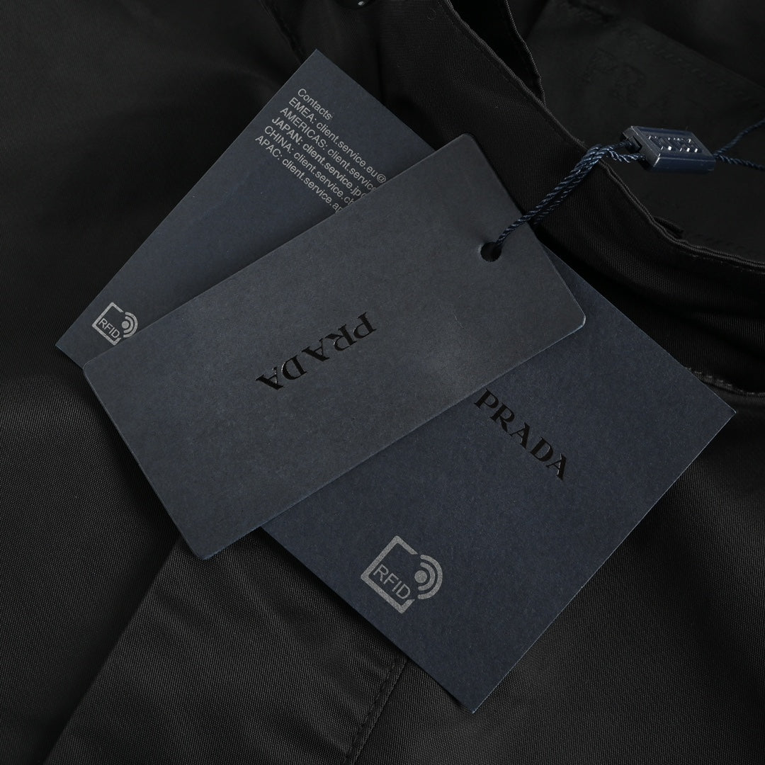 Hemdjacke aus Nylon mit Dreieckslogo