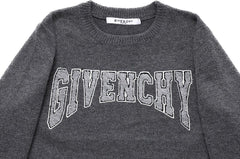 Pull brodé avec lettres