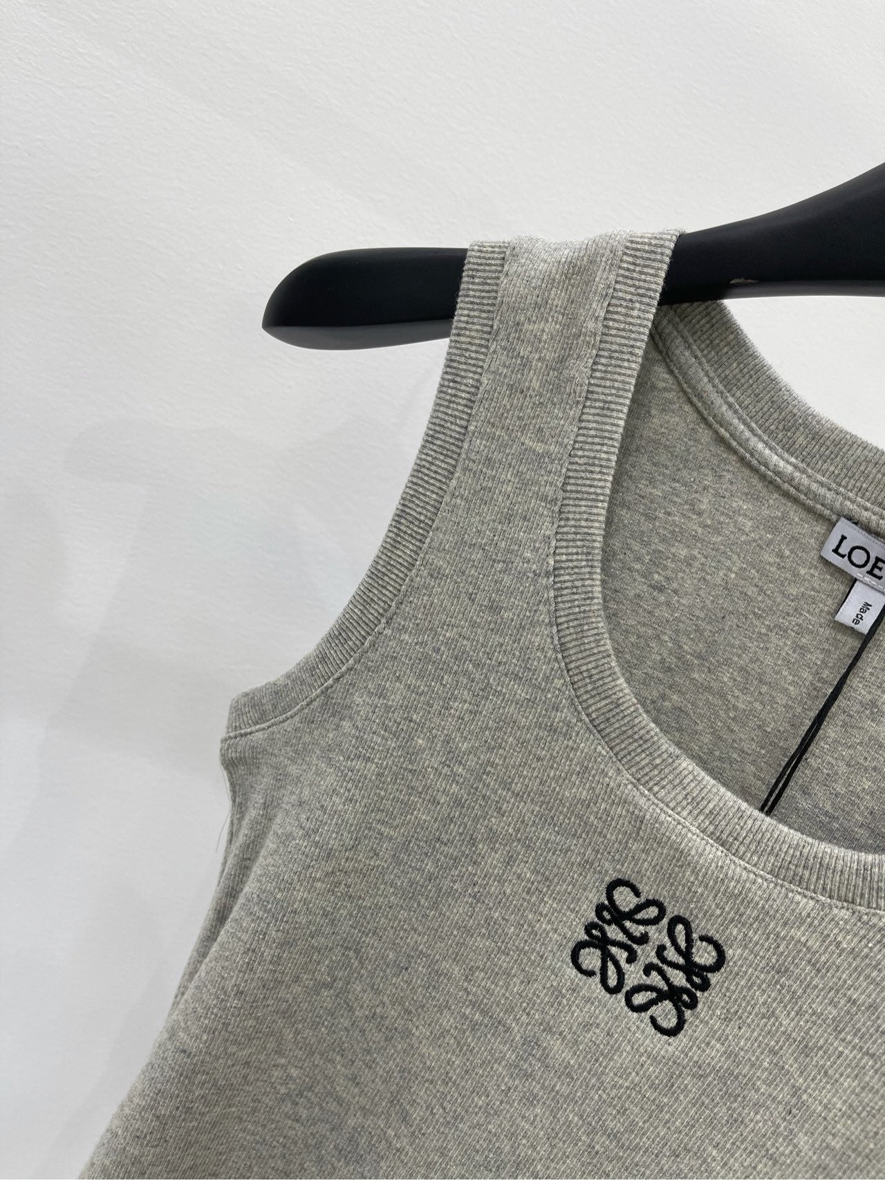 Neue Weste mit Rundhalsausschnitt und Stickerei